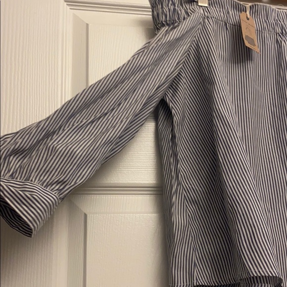 Stripe Pff the Shoulder Top-AEO - Picture 3 of 4